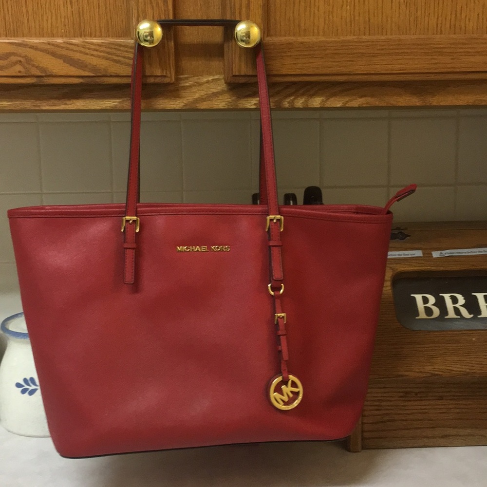 Gently used Michael kors purse/ tote